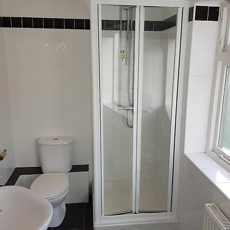 The Chequers Guest house 3*