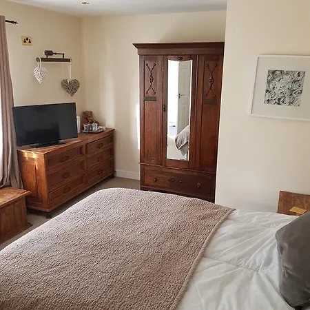 The Chequers Guest house 3*