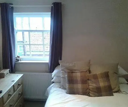 The Chequers Guest house 3*