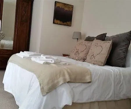 The Chequers Guest house 3*